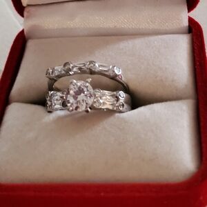 Elegant Serling Silver Wedding Ring Set, New with Clear CZ Stones. Size 8